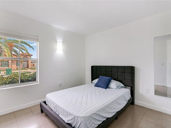 1070 NW 129th Pl, Miami FL 33182