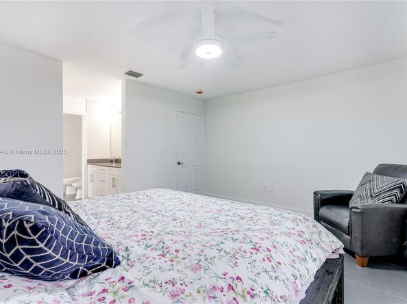 1070 NW 129th Pl, Miami FL 33182