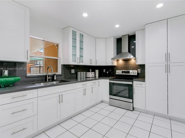 1070 NW 129th Pl, Miami FL 33182