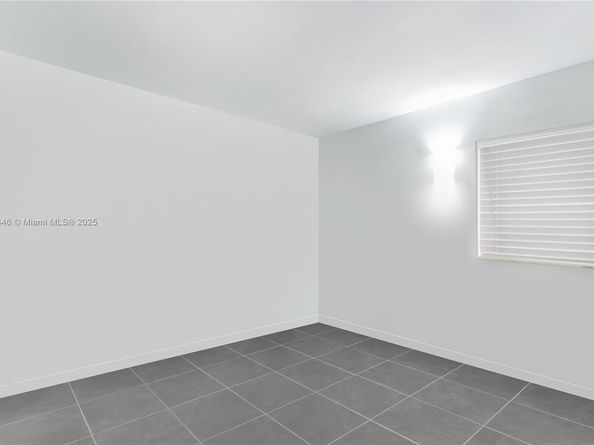 1070 NW 129th Pl, Miami FL 33182