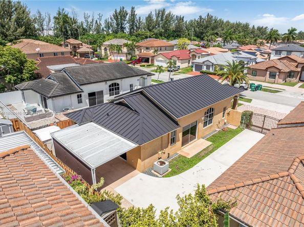 1070 NW 129th Pl, Miami FL 33182