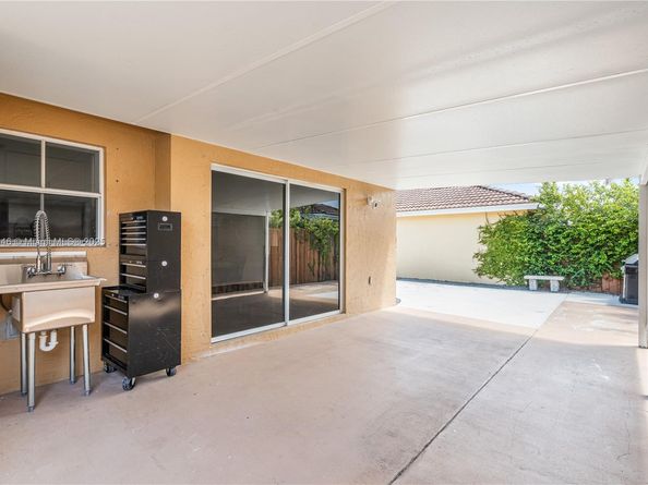 1070 NW 129th Pl, Miami FL 33182