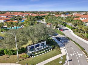 11353 SW 13th St, Pembroke Pines FL 33025