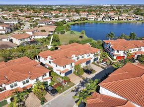 11353 SW 13th St, Pembroke Pines FL 33025