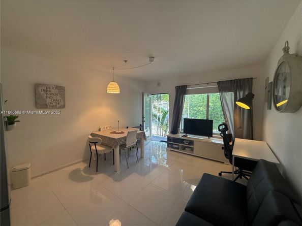 801 15th St 202, Miami Beach FL 33139
