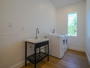 112 NW 24th Ct, Miami FL 33125