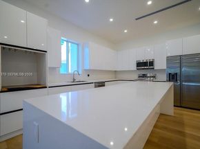 112 NW 24th Ct, Miami FL 33125