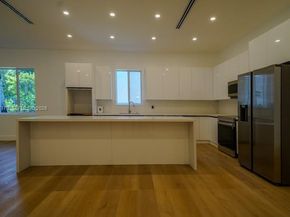 112 NW 24th Ct, Miami FL 33125