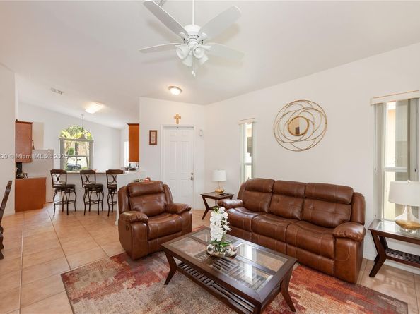 1640 NE 37th Ave, Homestead FL 33033
