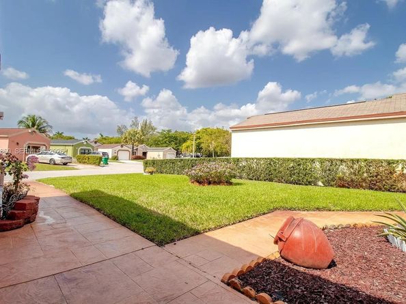 2421 SW 84th Ter, Miramar FL 33025