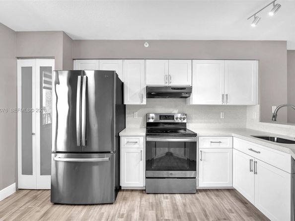 2112 S Cypress Bend Dr 802, Pompano Beach FL 33069