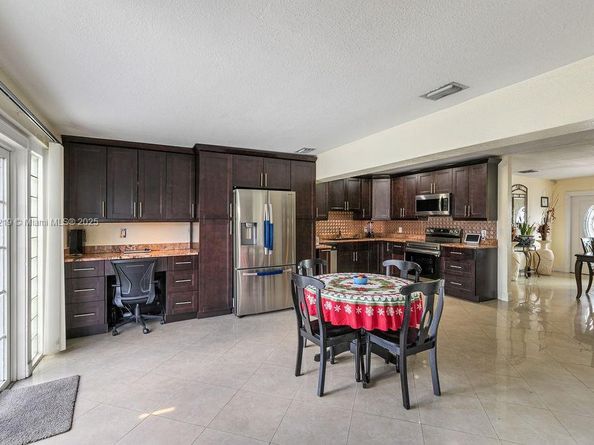 665 NW 19th St, Pompano Beach FL 33060