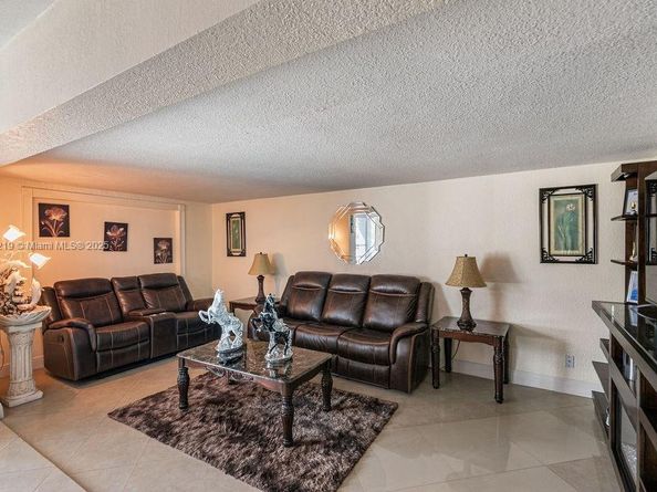 665 NW 19th St, Pompano Beach FL 33060
