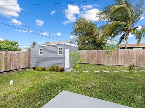 665 NW 19th St, Pompano Beach FL 33060