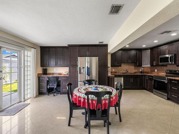 665 NW 19th St, Pompano Beach FL 33060