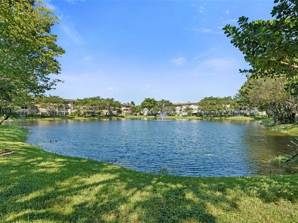 3530 NW 52nd Ave 606, Lauderdale Lakes FL 33319