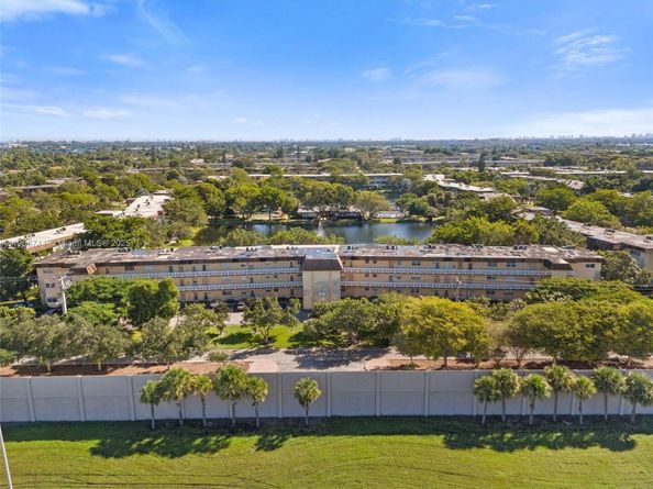 3530 NW 52nd Ave 606, Lauderdale Lakes FL 33319