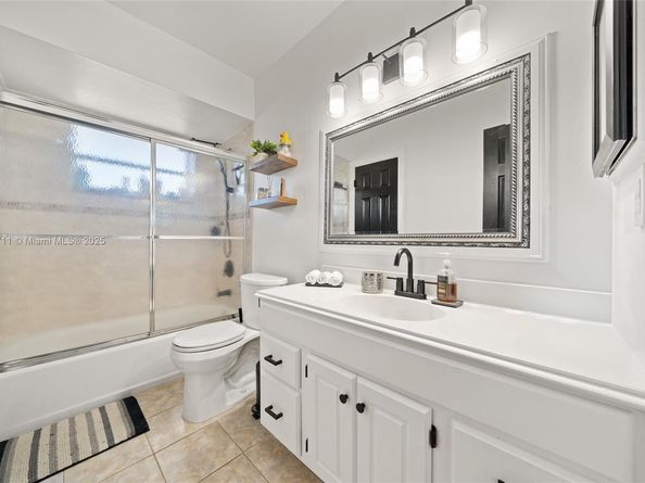 3530 NW 52nd Ave 606, Lauderdale Lakes FL 33319