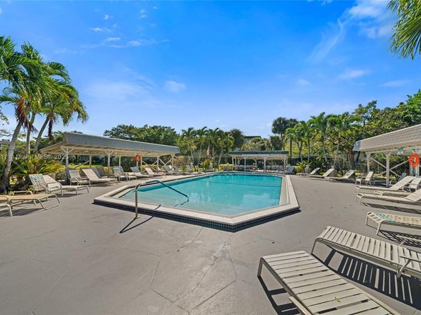 3530 NW 52nd Ave 606, Lauderdale Lakes FL 33319