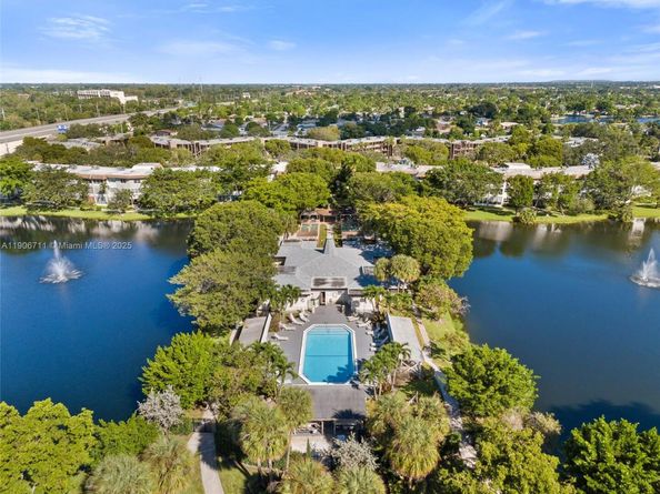 3530 NW 52nd Ave 606, Lauderdale Lakes FL 33319