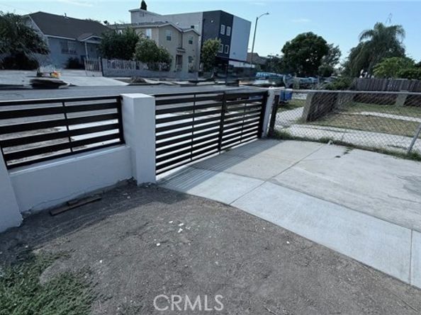 155 E 84th Street, Los Angeles CA 90003