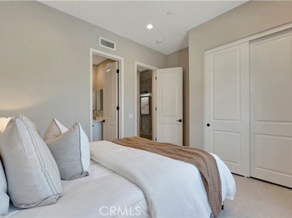 17 Ponte, Lake Forest (el Toro) CA 92630