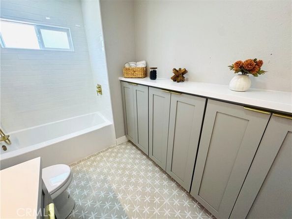 9231 La Salle Avenue, Los Angeles CA 90047