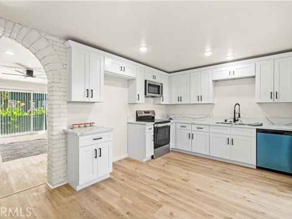 23214 Orange Avenue 7, Lake Forest (el Toro) CA 92630