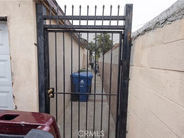 705 McDonald Avenue, Wilmington (los Angeles) CA 90744