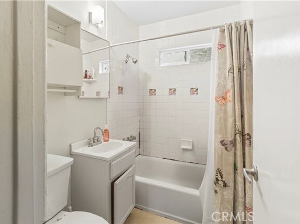 705 McDonald Avenue, Wilmington (los Angeles) CA 90744