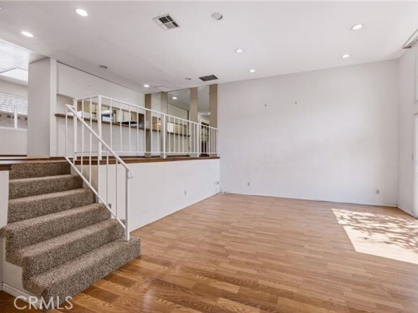 17943 Magnolia Boulevard 16, Encino (los Angeles) CA 91316