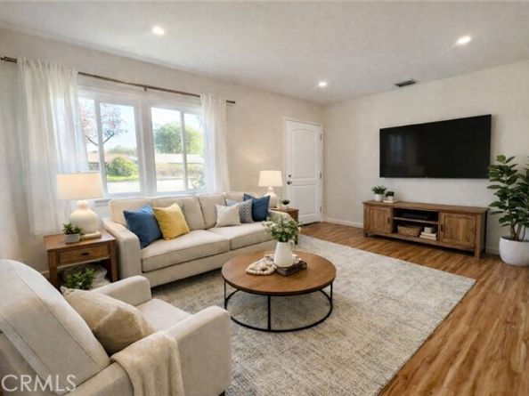 7339 White Oak, Reseda (los Angeles) CA 91335