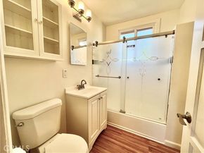 7339 White Oak, Reseda (los Angeles) CA 91335