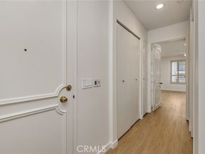5216 Yarmouth 105, Encino (los Angeles) CA 91316