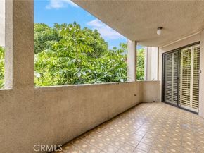 5216 Yarmouth 105, Encino (los Angeles) CA 91316