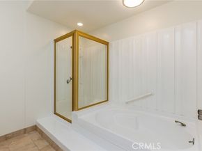 5216 Yarmouth 105, Encino (los Angeles) CA 91316