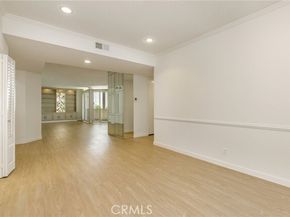 5216 Yarmouth 105, Encino (los Angeles) CA 91316