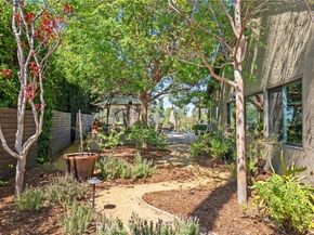4556 Poe Avenue, Woodland Hills (los Angeles) CA 91364