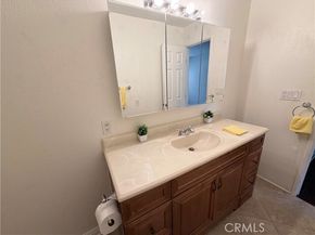 10636 Woodley 43, Granada Hills (los Angeles) CA 91344