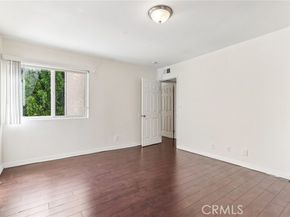 10636 Woodley 43, Granada Hills (los Angeles) CA 91344