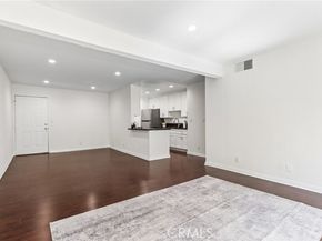 10636 Woodley 43, Granada Hills (los Angeles) CA 91344