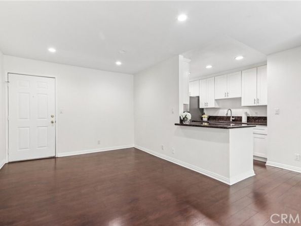 10636 Woodley 43, Granada Hills (los Angeles) CA 91344