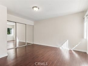 10636 Woodley 43, Granada Hills (los Angeles) CA 91344