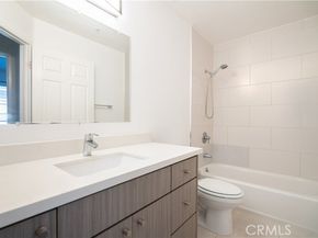 18347 Saticoy 28, Reseda (los Angeles) CA 91335