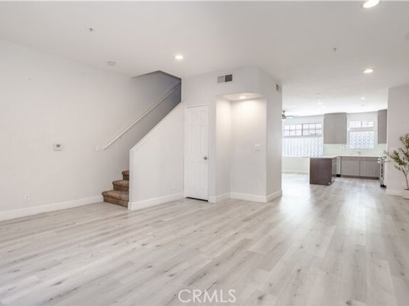 18347 Saticoy 28, Reseda (los Angeles) CA 91335