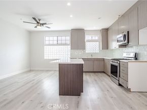 18347 Saticoy 28, Reseda (los Angeles) CA 91335