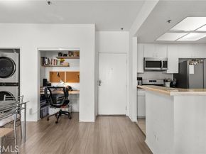 19350 Sherman Way 204, Reseda (los Angeles) CA 91335