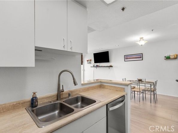 19350 Sherman Way 204, Reseda (los Angeles) CA 91335