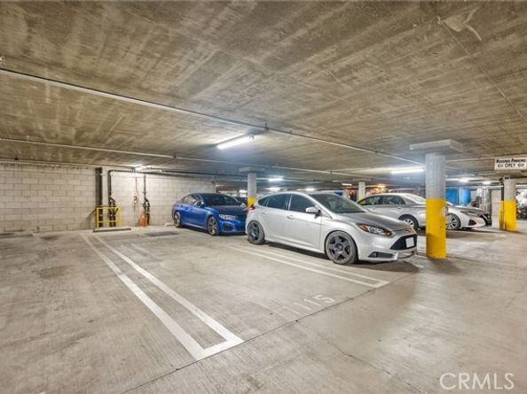 19350 Sherman Way 204, Reseda (los Angeles) CA 91335
