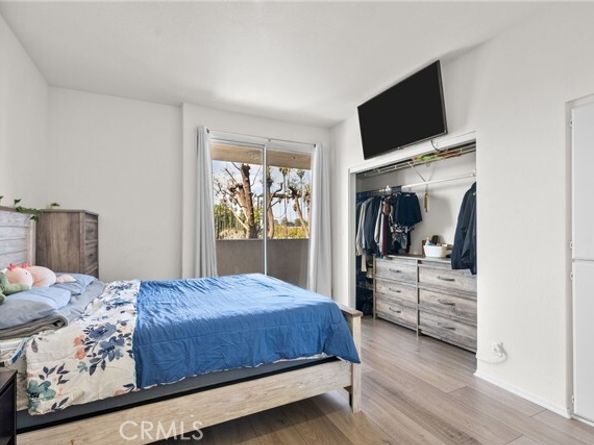 19350 Sherman Way 204, Reseda (los Angeles) CA 91335